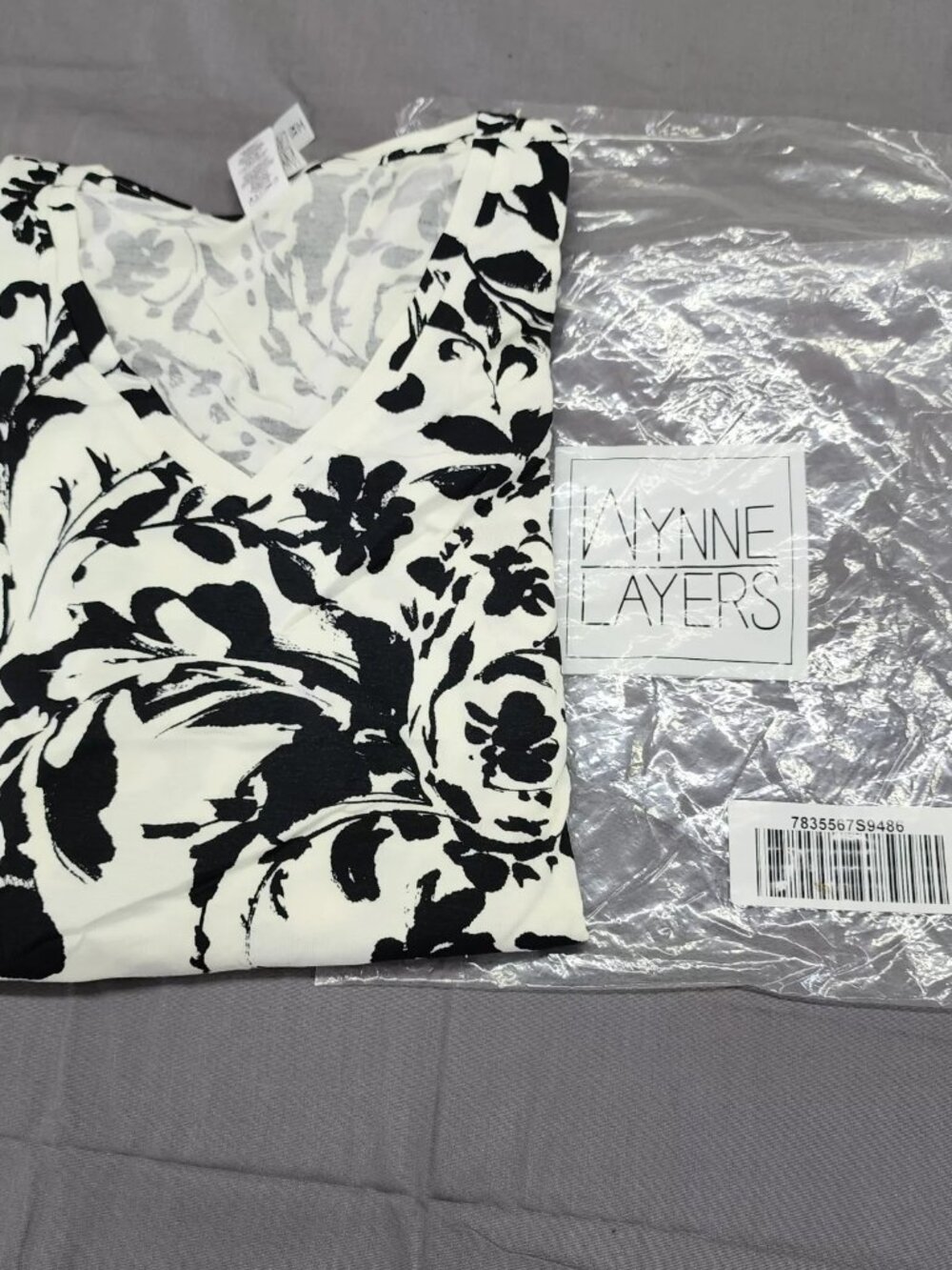 Wynne Layers Womens 3X Plus Tunic Top Black White Floral V Neck Stretch Knit